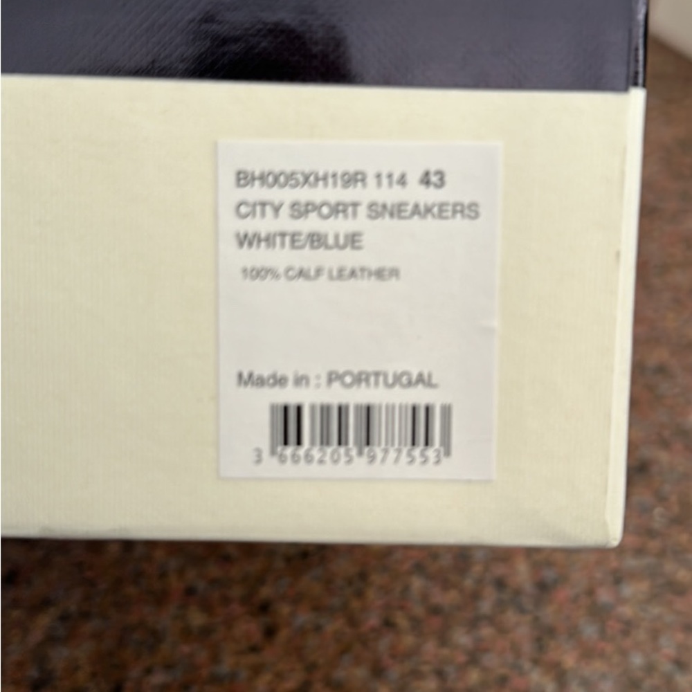 Men’s Givenchy City Sport Sneakers. Blue/white. Small green scuffle. Never worn. - Picture 5 of 7